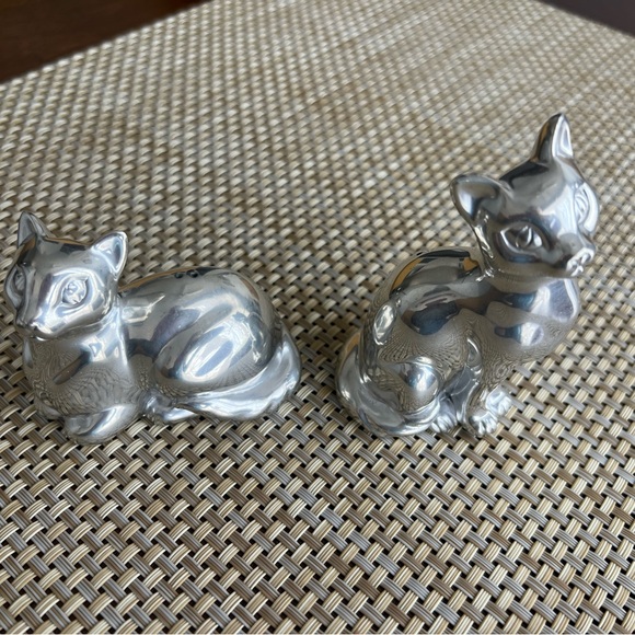 Whimsical Lenox cat silver salt and pepper shakers. In beautiful condition. - Picture 5 of 7